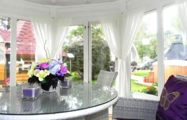 Pavillon 10 m² Sun mit Fenster und Tisch