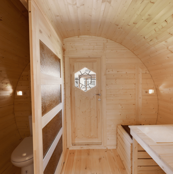 Campingfass Innen mit Raum für WC