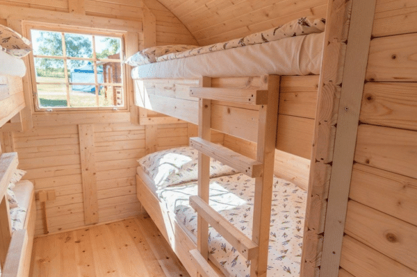 Campingfass Innen 2x Stockbett mit Fenster und Stockbett groß