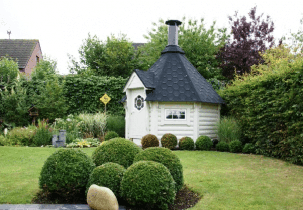 Grill Cabin schwarzes Dach Garten